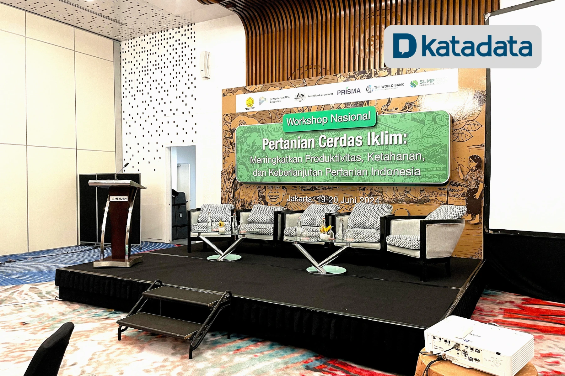 Dekorasi Panggung Kreatif