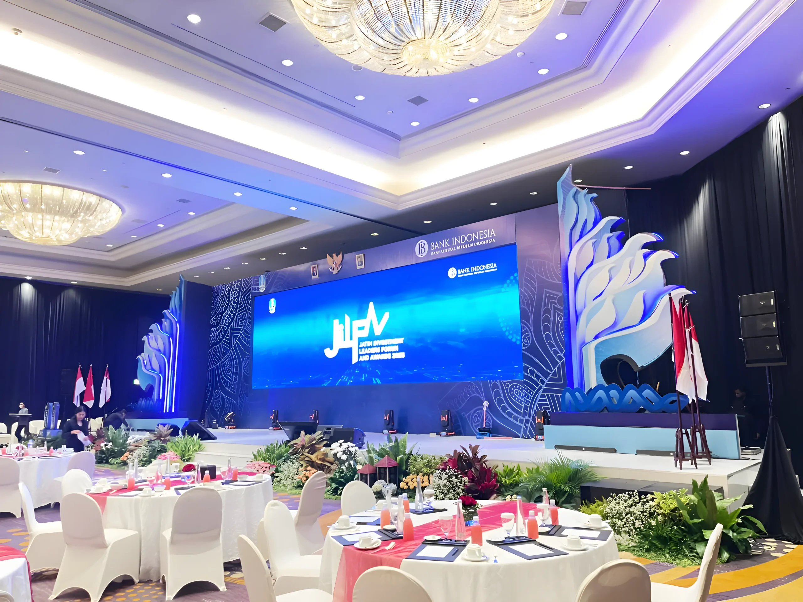 Jasa dekorasi panggung profesional untuk seminar dan acara kantor - Dus Duk Duk