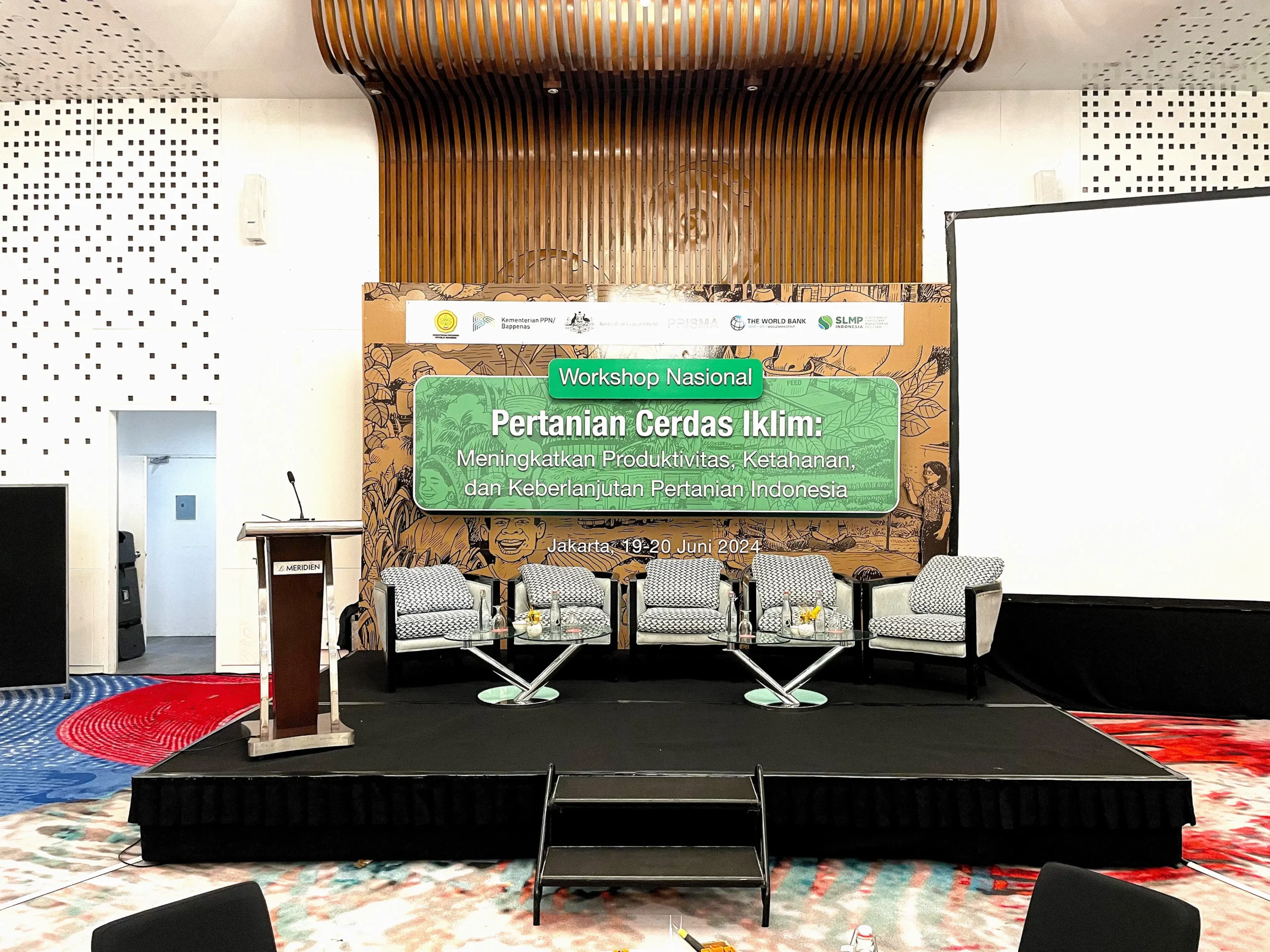 Dekorasi panggung seminar